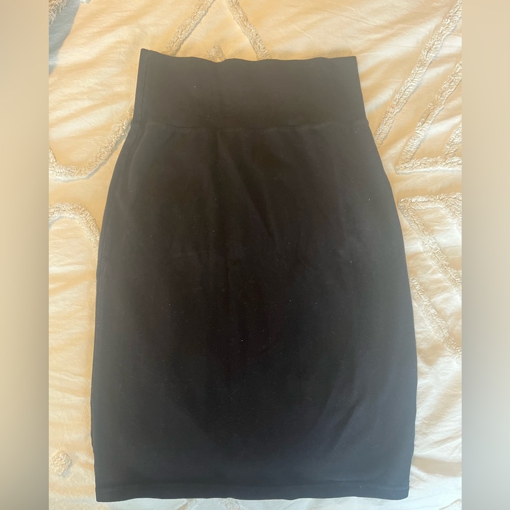 Wilfred (Aritiza) pencil skirt